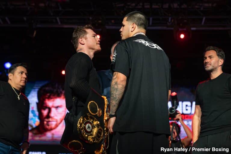 Image: Bradley Predicts Canelo to "Make an Example" out of Berlanga